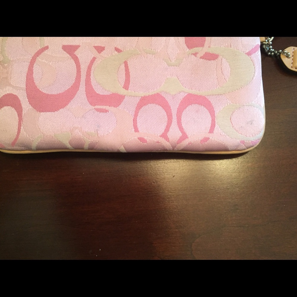๐๐ Coach Wristlet ๐๐ - Picture 6 of 8